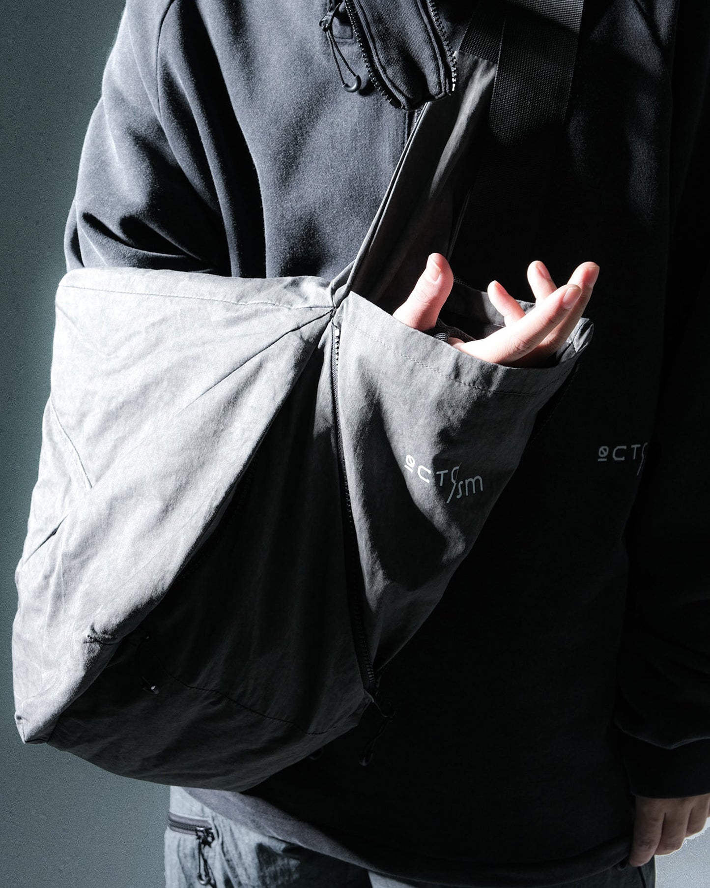 A24-OI-B OCTO X IONISM Ream Expandable Bag (Washed Grey)