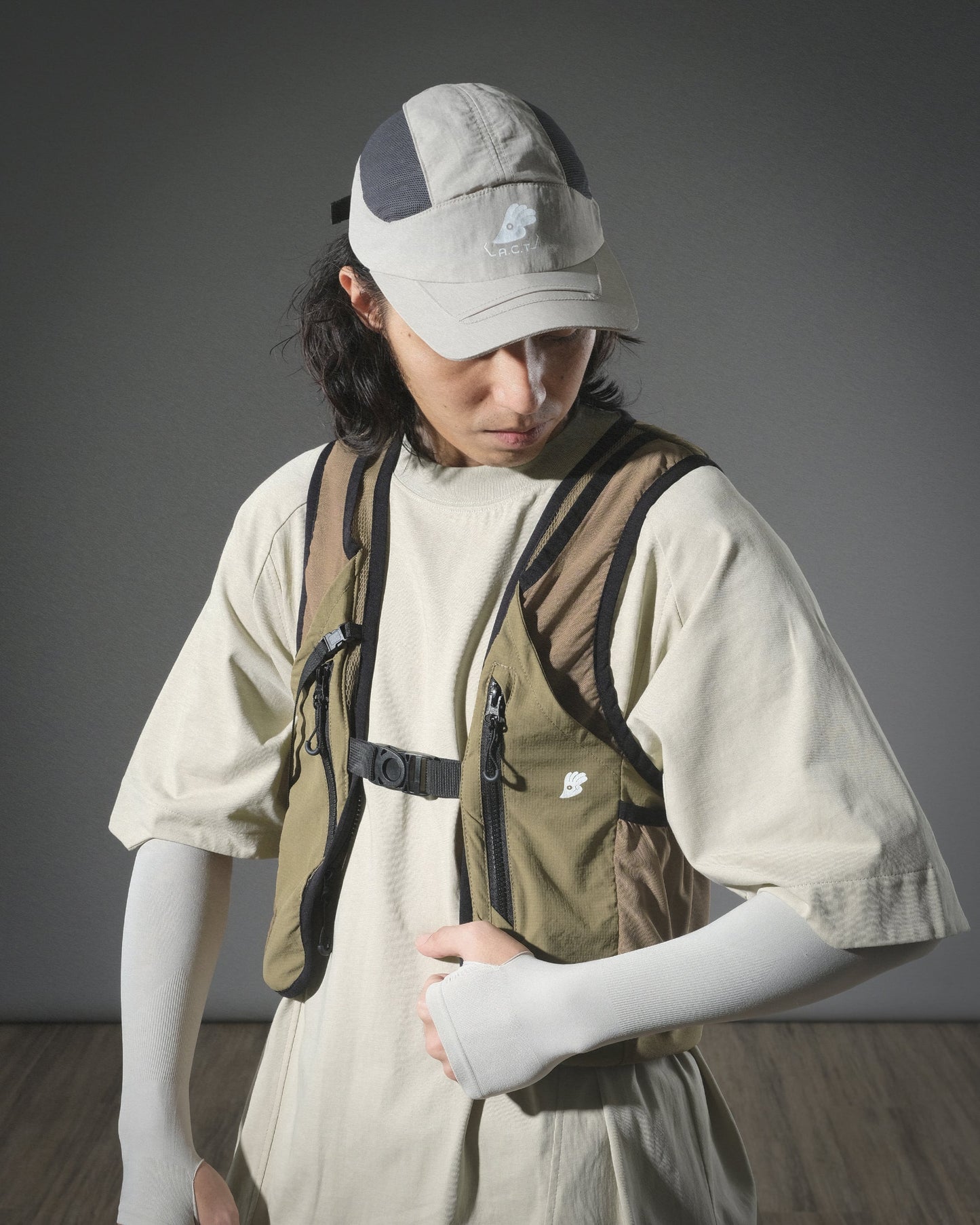 S24 / 18 — O-03 Maneuverable Mighty Form Vest (Khaki)