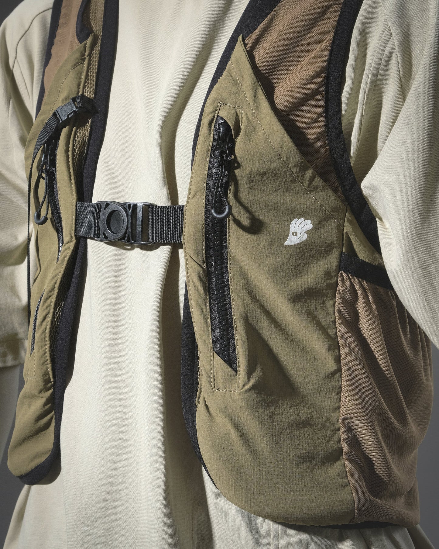 S24 / 18 — O-03 Maneuverable Mighty Form Vest (Khaki)